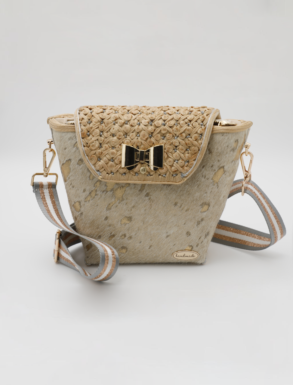 Elegant Handmade Cowhide handbag – Luxurious Crafted in Jackson Hole